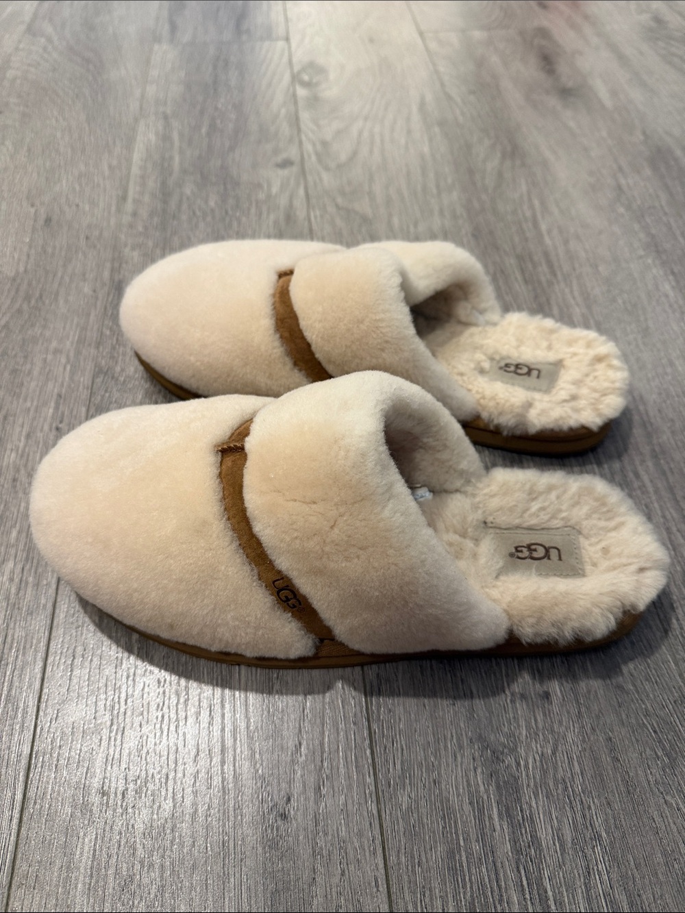 UGG Cream and Chestnut Shearling Mule Slippers floor model - Picture 1 of 6